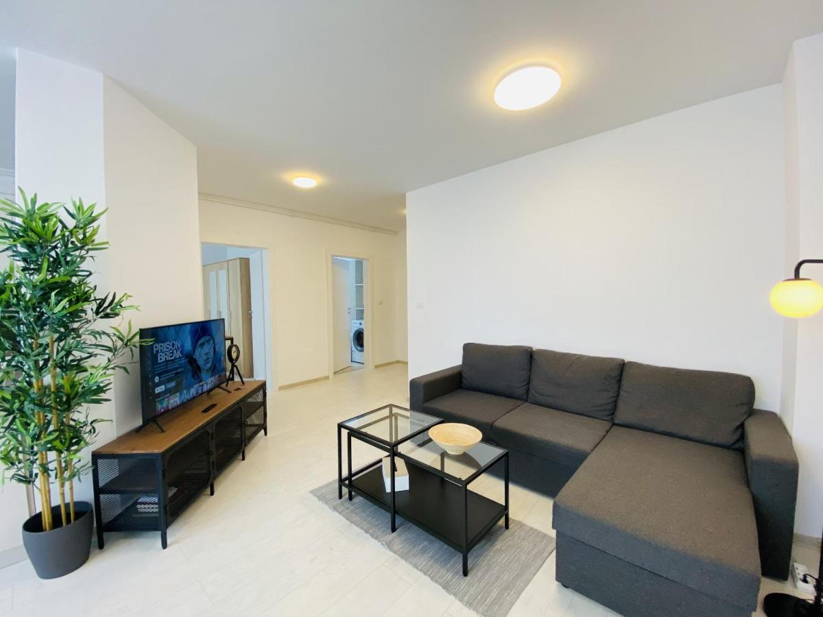 Charming Flat In Brasov With Balcony Panoramic View Apartment ภายนอก รูปภาพ