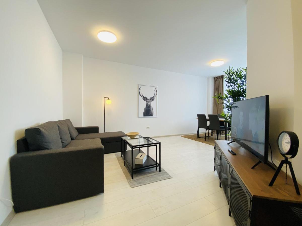 Charming Flat In Brasov With Balcony Panoramic View Apartment ภายนอก รูปภาพ