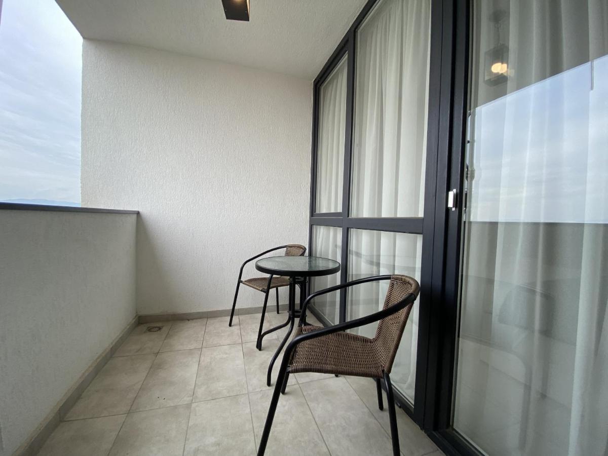 Charming Flat In Brasov With Balcony Panoramic View Apartment ภายนอก รูปภาพ