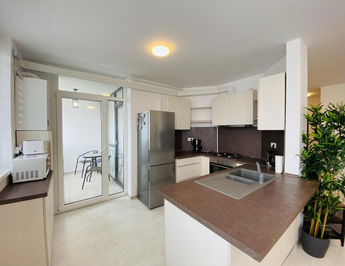 Charming Flat In Brasov With Balcony Panoramic View Apartment ภายนอก รูปภาพ