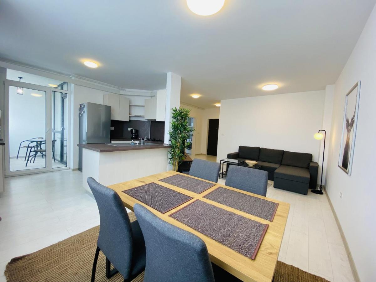 Charming Flat In Brasov With Balcony Panoramic View Apartment ภายนอก รูปภาพ