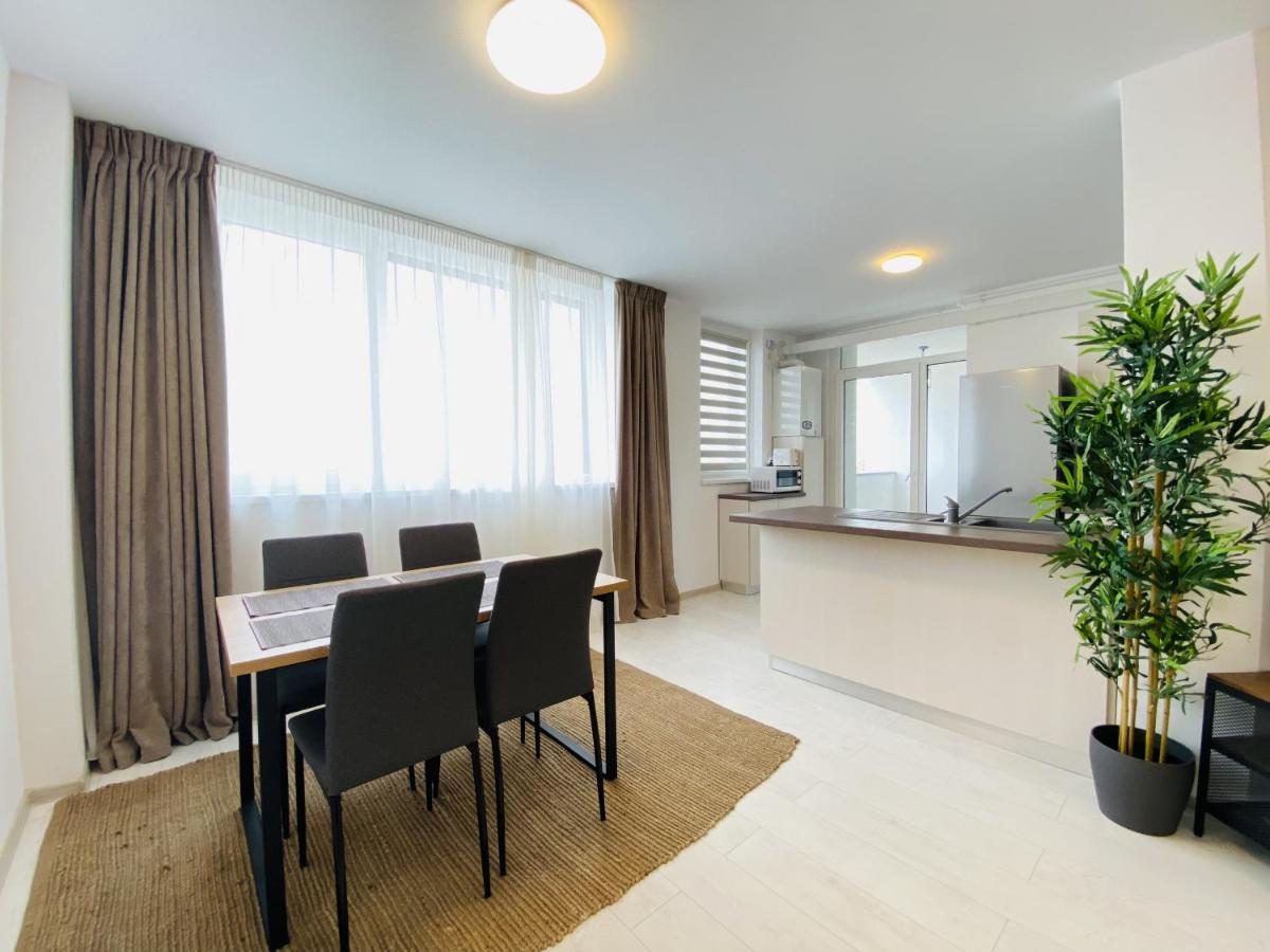 Charming Flat In Brasov With Balcony Panoramic View Apartment ภายนอก รูปภาพ